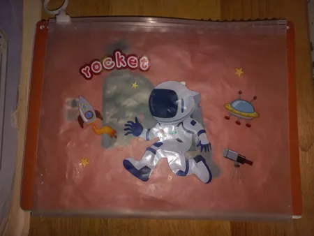 پوشه مدل زیپ دار طرح فضانورد کد 140203 مجموعه 4 عددی