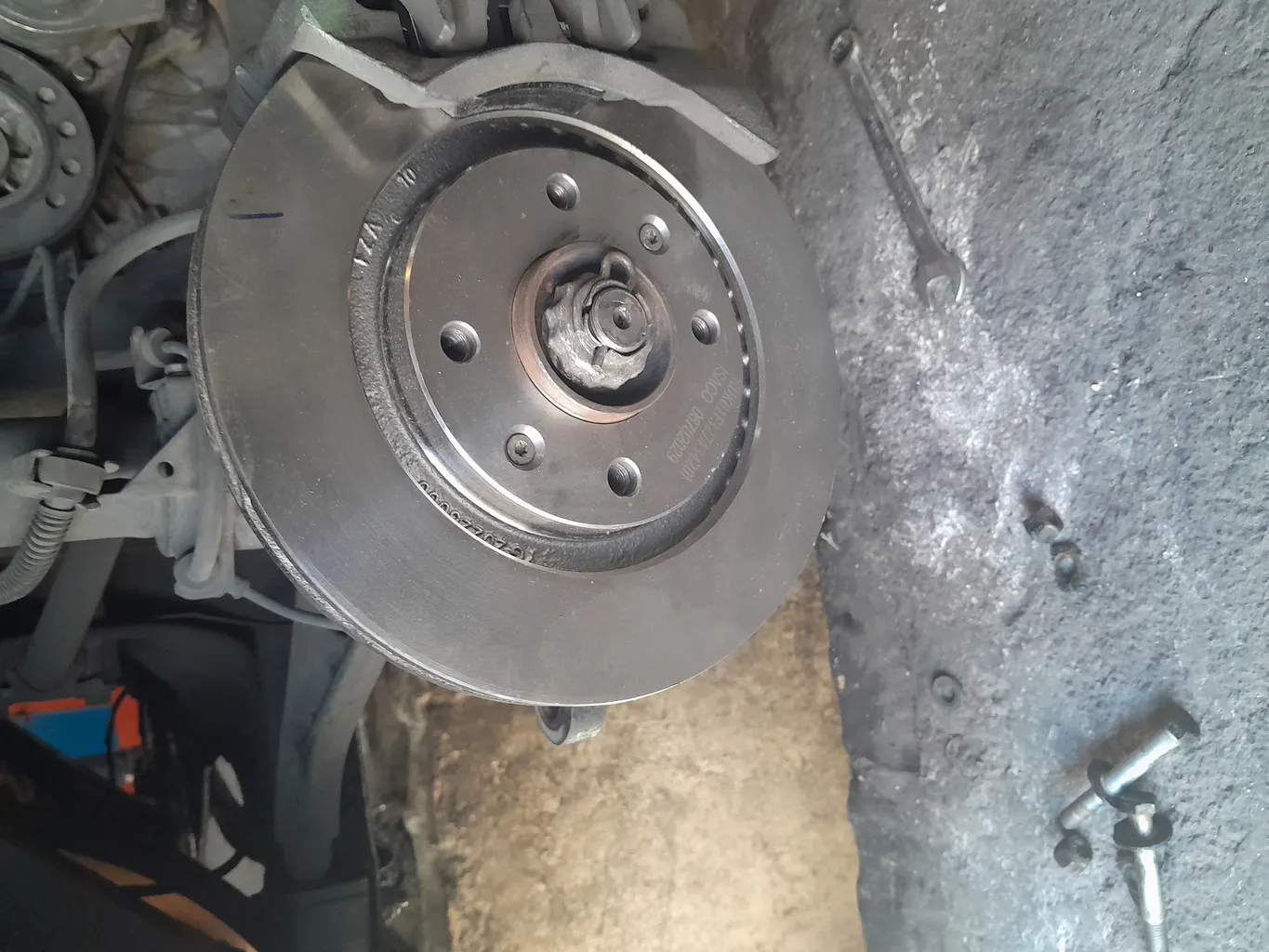 دیسک ترمز چرخ جلو ایساکو کد 2905 مناسب برای پژو 405 و پارس و سمند