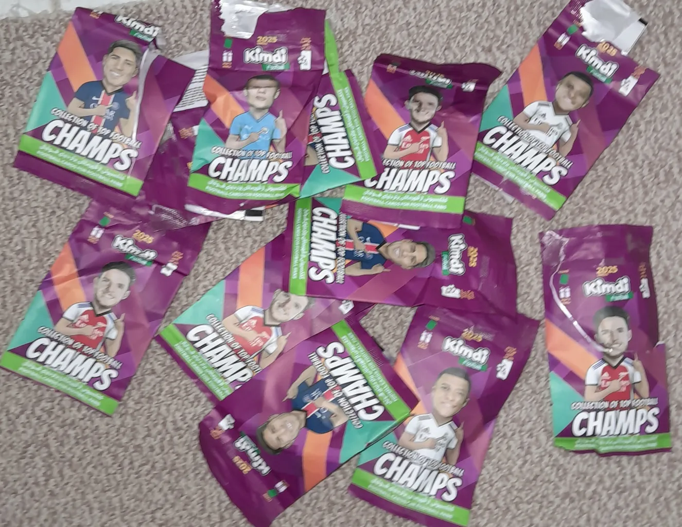 اسباب بازی شانسی کیمدی مدل چمپس 2025 مجموعه 12 عددی