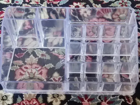 استند لوازم آرایشی مدل Ro01