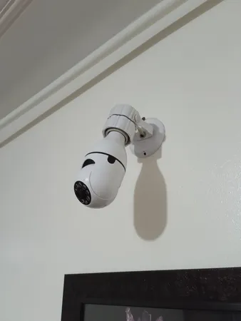 دوربین بیسیم مداربسته تحت شبکه مدل v380