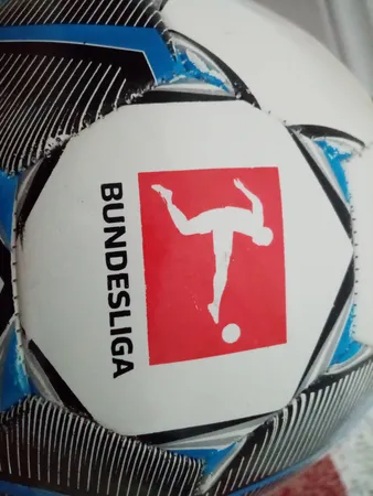 توپ فوتبال مدل بوندسلیگا دوخت ماشینی کد 2023