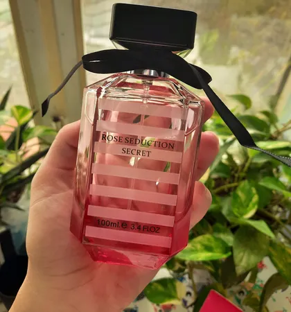 ادو پرفیوم زنانه فراگرنس ورد مدل Rose Seduction Secret حجم 100 میلی لیتر
