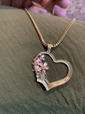 تجریه خرید آویز گردنبند طلا 18 عیار زنانه طلای مستجابی مدل قلب گل و پروانه کد 6719