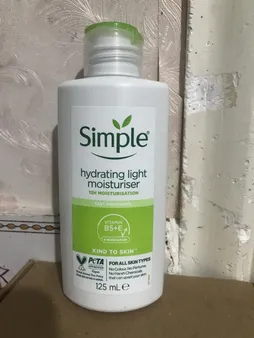 کرم مرطوب‌کننده سیمپل مدل light حجم 125 میلی‌لیتر