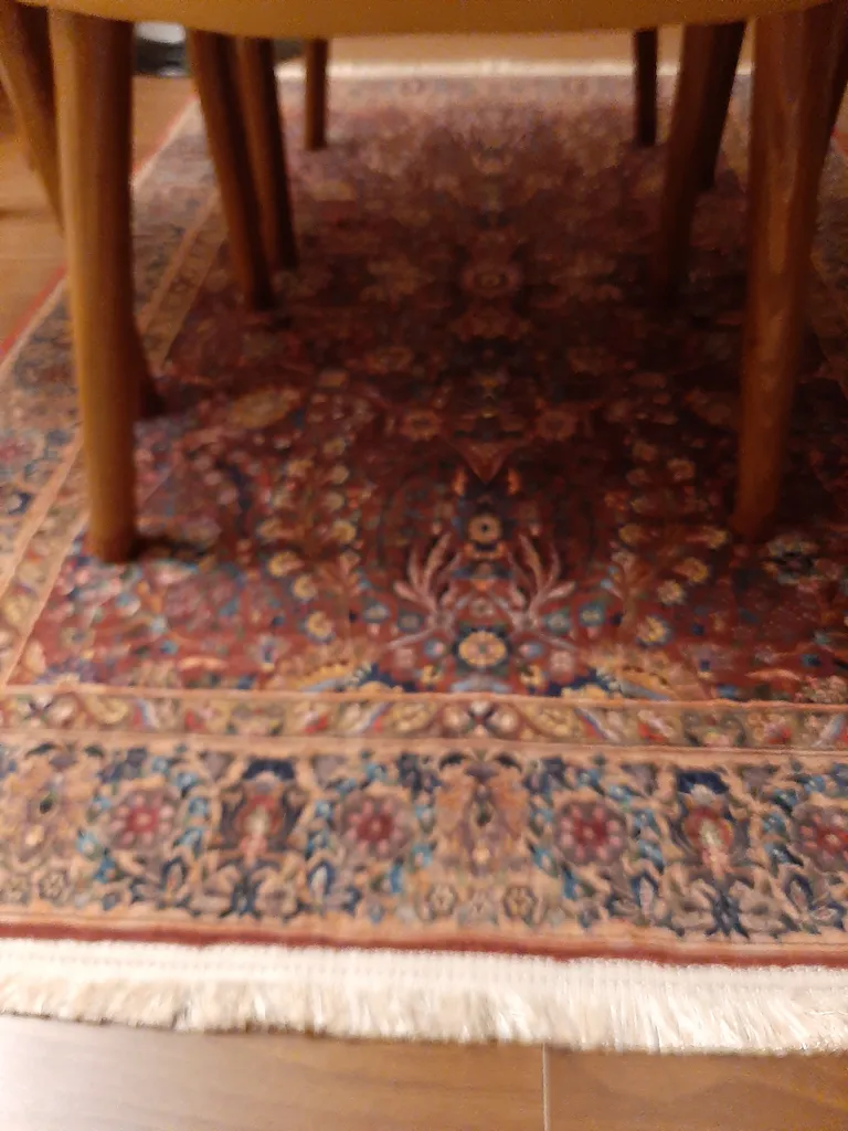 فرش ماشینی ۱۰۰۰ شانه محتشم زمینه زرشکی حاشیه نارنجی طرح سلطان آباد کد۹۰۰۴۰۹