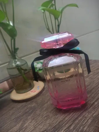 ادو پرفیوم زنانه فراگرنس ورد مدل Rose Seduction Secret حجم 100 میلی لیتر