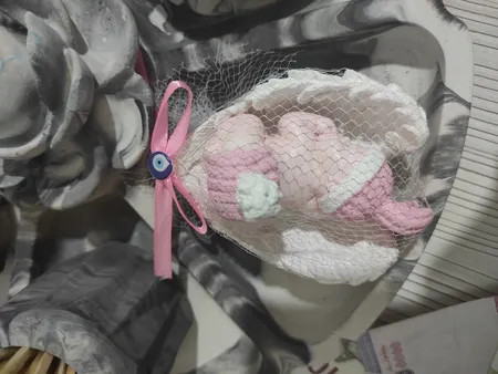 مجسمه سنگی مدل نوزاد روی بال فرشته