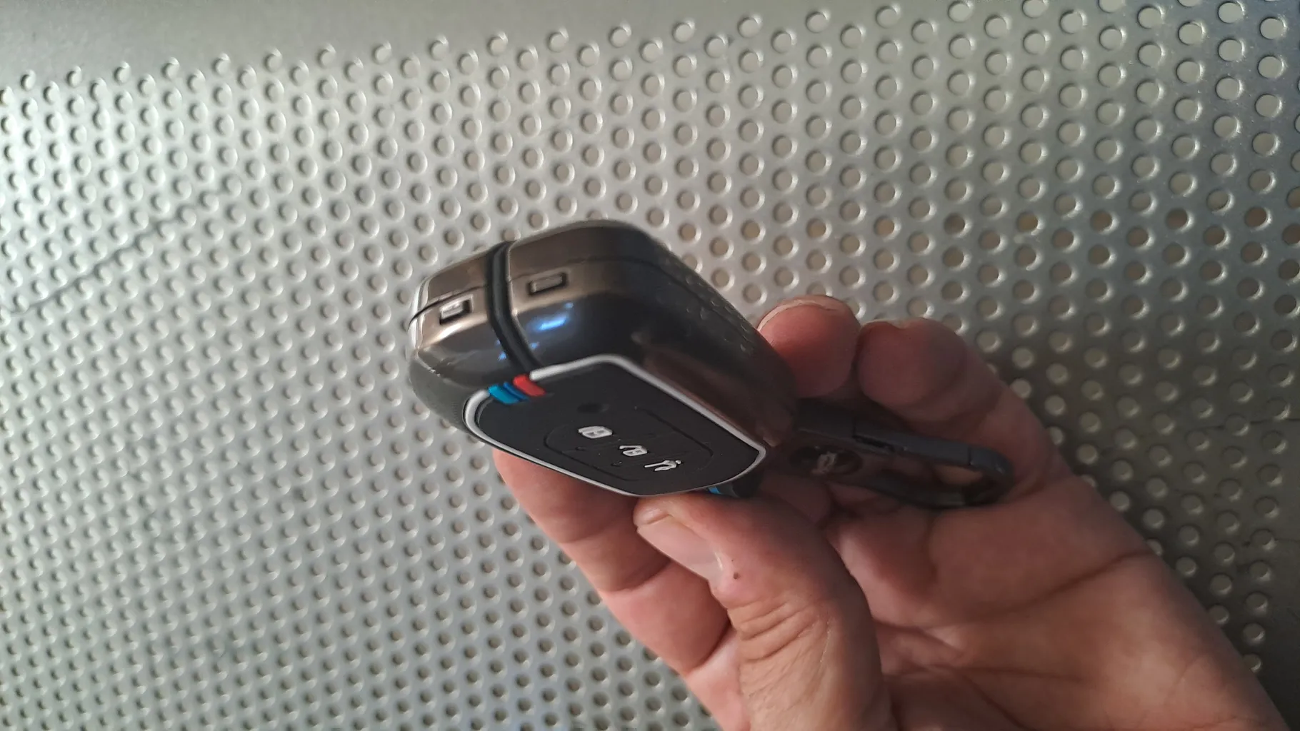 کاور ریموت خودرو مدل دور فلزی شب نما مناسب برای لاماری ایما