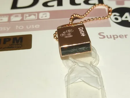 فلش مموری دیتا پلاس مدل GIFT ظرفیت 64 گیگابایت