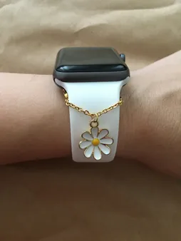 آویز ساعت زنانه دلنار گالری مدل بابونه 1