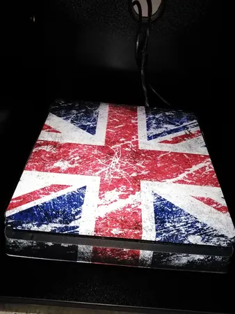 برچسب افقی پلی استیشن 4 اسلیم گراسیپا طرح U.K