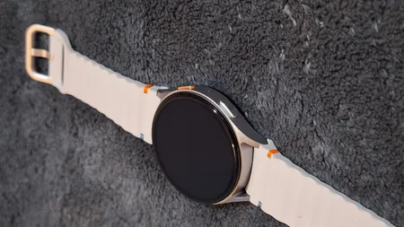 ساعت هوشمند سامسونگ مدل Galaxy Watch 7 44mm دارای قابلیت های کنترل موسیقی (Music Player) بند پلاستیک