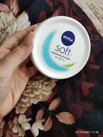 کرم مرطوب کننده نیوآ مدل Soft حجم 300 میلی لیتر