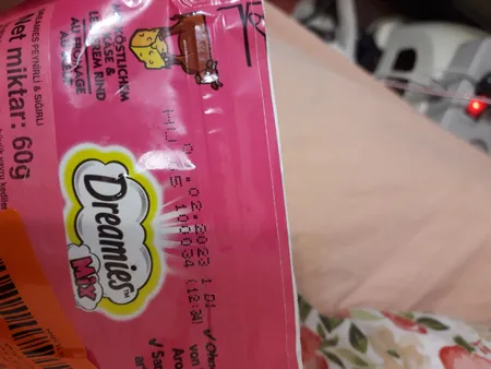 غذای تشویقی گربه دریمز مدل Snack With Beef and Chese وزن 60 گرم