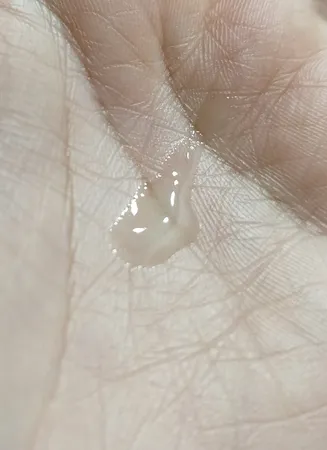 سرم رطوبت رسان پوست فور اور لیدی مدل آبرسان، حاوی هیالورونیک اسید و ویتامین B5 حجم 30 میلی لیتر