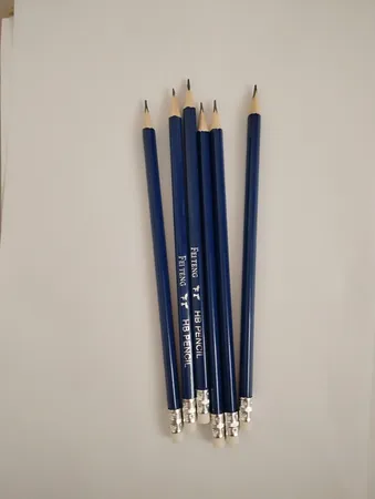 مداد مشکی مدل پاکن دار طرح سه گوش بسته 6 عددی