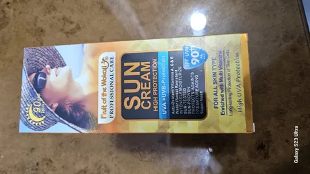 لوسیون ضدآفتاب بی‌رنگ ووکالی مدل SPF90 مناسب انواع پوست، حجم 130 میلی‌لیتر