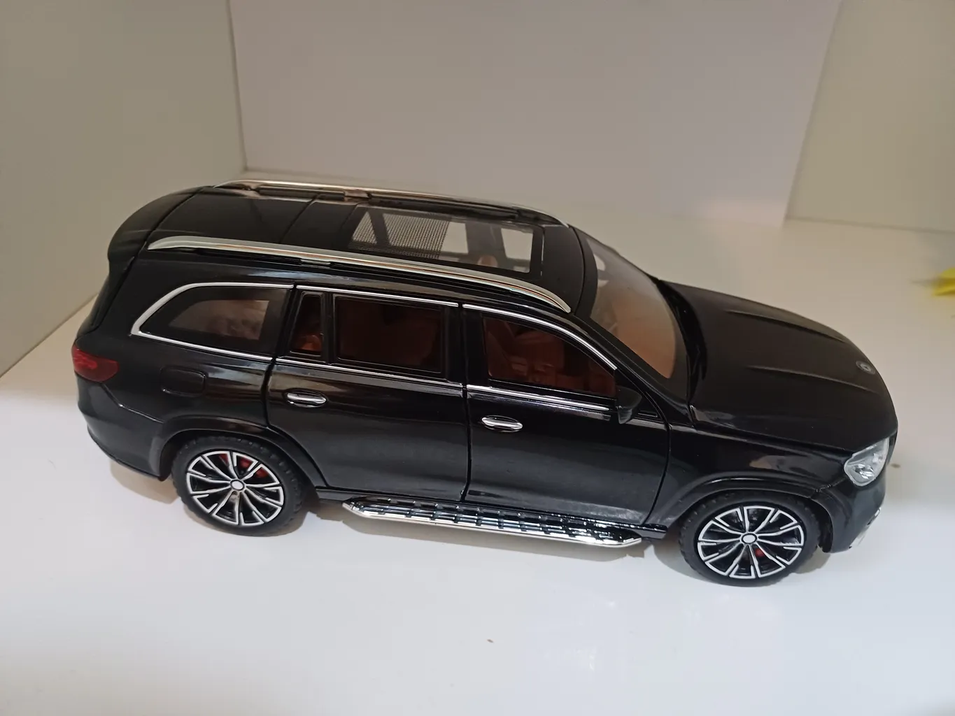 ماکت ماشین چه ژی مدل بنز BENZ GLS 63 AMG