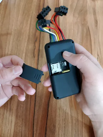 ردیاب خودرو ابرسو مدل GPS STS300