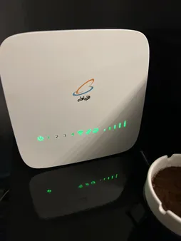 مودم 4G LTE همراه اول مدل HA4400 به همراه کارت هدیه فعالسازی سیم‌کارت اعتباری و 300 گیگابایت اینترنت هدیه
