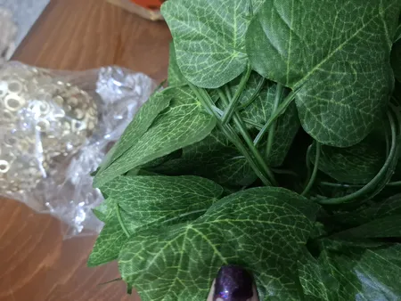 گل مصنوعی مدل ریسه برگ طرح انگور کد PAL-3030