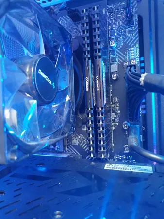 رم دسکتاپ DDR4 تک کاناله 3200 مگاهرتز CL16 کورسیر مدل VENGEANCE LPX ظرفیت 16 گیگابایت