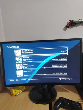 مانیتور خمیده 24 اینچ سامسونگ مدل Essential LS24C360EAMXUE