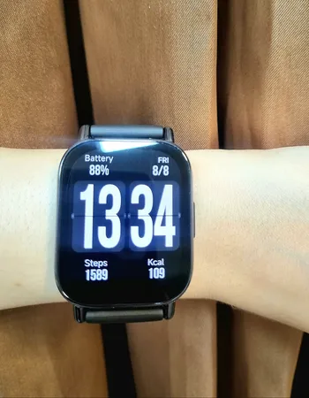 ساعت هوشمند شیائومی مدل Redmi Watch 5 Lite دارای قابلیت های قابلیت مکالمه از طریق بلوتوث بند سیلیکون