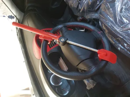 قفل فرمان خودرو لوکمس مدل 09