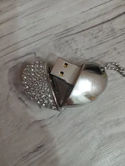 فلش مموری طرح قلب مدل UJ-004 ظرفیت 64 گیگابایت