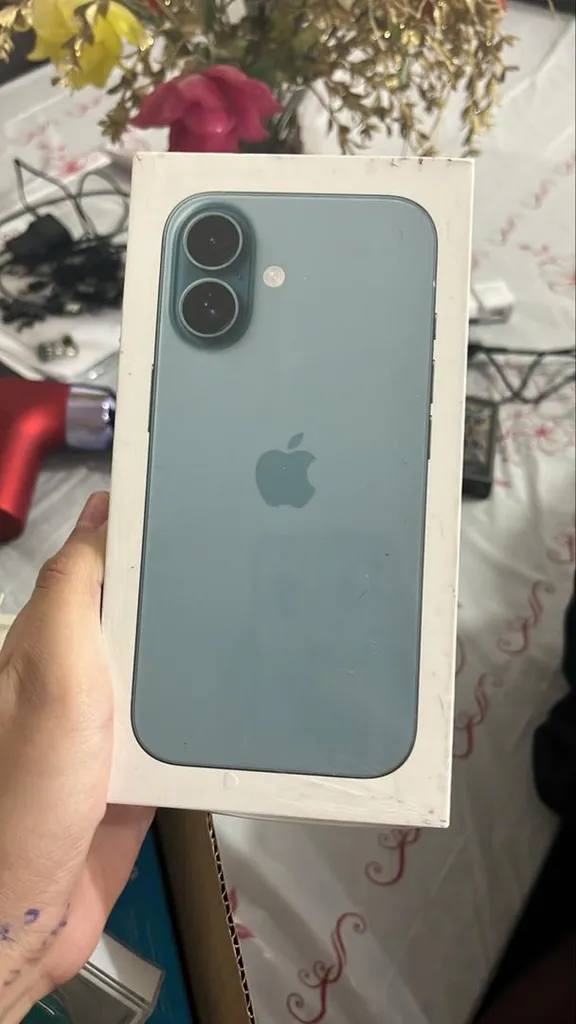 گوشی موبایل اپل مدل iPhone 16 CH دو سیم کارت ظرفیت 128 گیگابایت و رم 8 گیگابایت گوشی موبایل اپل مدل iPhone 16 CH دو سیم کارت ظرفیت 128 گیگابایت و رم 8 گیگابایت
