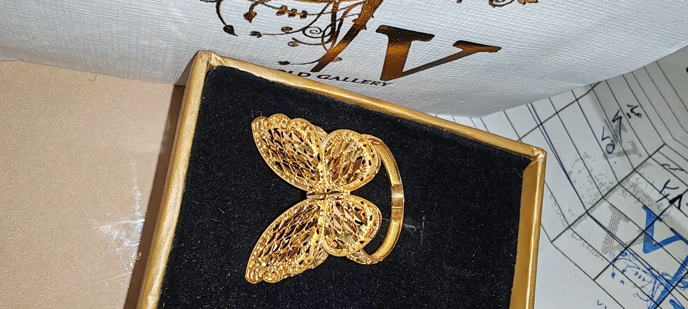 انگشتر طلا 18 عیار زنانه وی وی گلد گالری مدل پروانه‌ای 2046 سایز 54