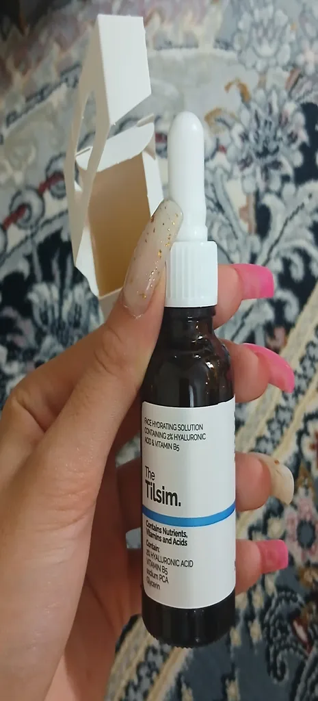 سرم آبرسان پوست تیلسیم مدل هیالورونیک اسید و رونیک اسید کد B5 مناسب برای انواع پوست حجم 30 میلی‌لیتر