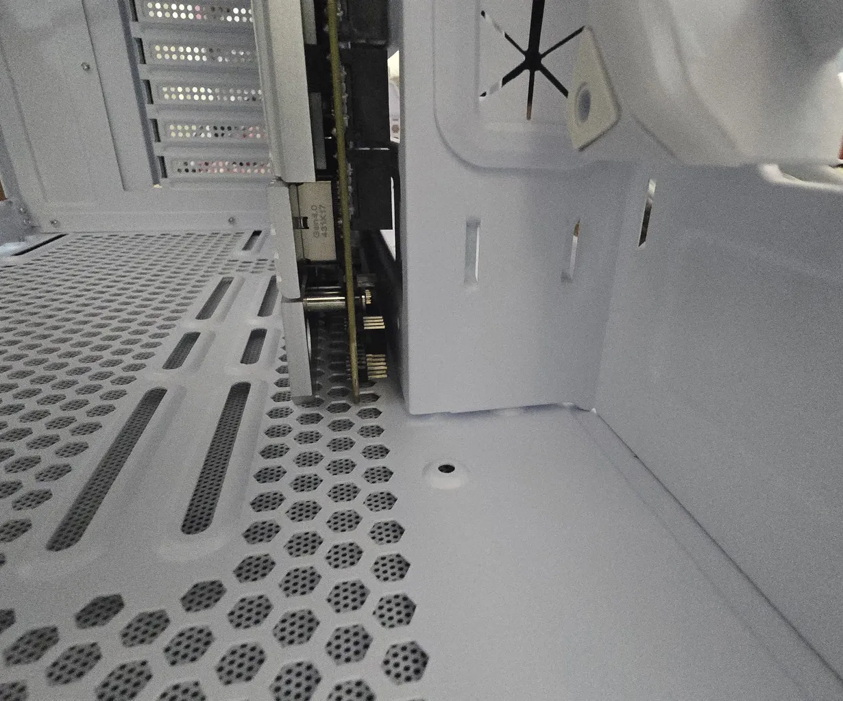 کیس کامپیوتر اوست مدل GT-AQ12-MW