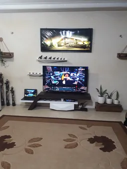 میز تلویزيون راهپود مدل آفتابگردان به همراه طبقه دیواری