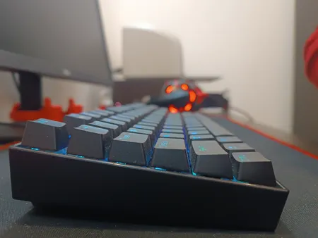 کیبورد گیمینگ ردراگون مدل K552 Kumara، سوییچ مکانیکال قرمز، Tenkeyless، نورپردازی RGB، قابلیت Anti-Ghosting