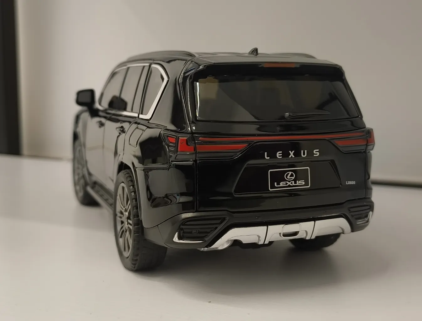 ماکت ماشین مدل لکسوس LX600