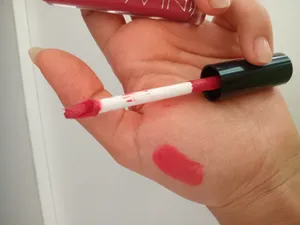 تجریه خرید رژ لب مایع این لی مدل Baby Rose شماره M332