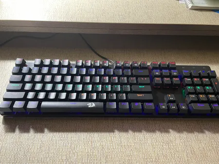 کیبورد گیمینگ ردراگون مدل K208، سوییچ مکانیکال آبی، Full-Size، نورپردازی RGB