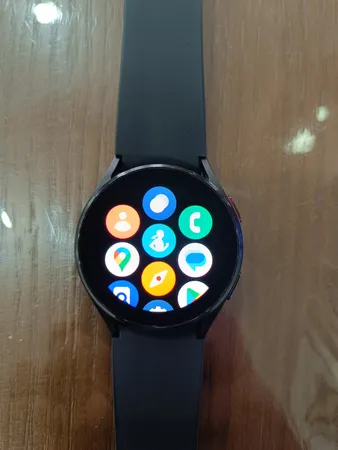 ساعت هوشمند 40 میلی‌متری سامسونگ مدل Galaxy Watch4 با بند سیلیکونی