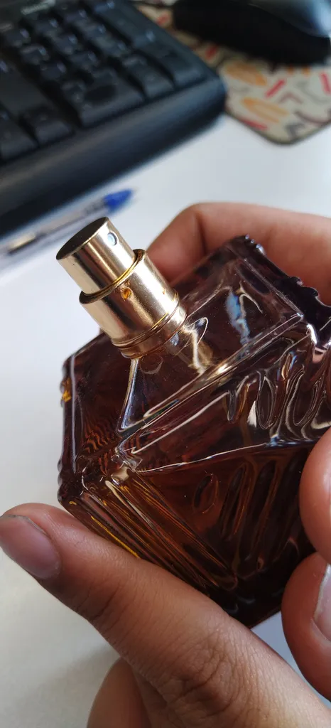 ادو پرفیوم مردانه لطافه مدل خمره قهوه با رایحه گرم و تلخ حجم 100 میلی لیتر