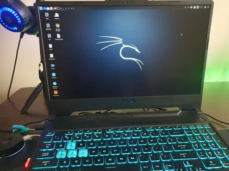 کارت حافظه microSDXC تروبایت مدل A2-V30-633X کلاس 10 استاندارد UHS-I U3 سرعت 95MBps ظرفیت 128گیگابایت به همراه کارت خوان