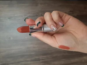 تجریه خرید رژ لب جامد مای مدل سیلکی شاین شماره 206