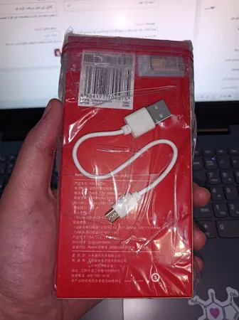 پاوربانک 18 وات شیائومی مدل Redmi ظرفیت 20000 میلی آمپرساعت به همراه کابل تبدیل microUSB