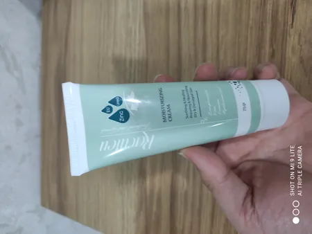 کرم کنترل‌کننده چربی و آبرسان لافارر مدل 01 مناسب پوستهای چرب و مستعد آکنه حجم 75 میلی‌لیتر