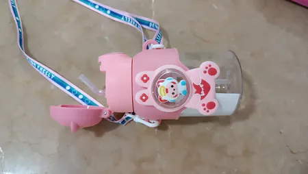 قمقمه کودک مدل بند دار سیلیکونی برچسبی طرح خرس گنجایش 75 لیتر