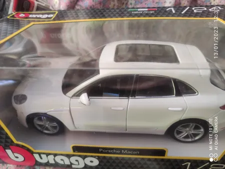 ماشین بازی بوراگو مدل Porsche Macan کد 21077