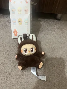 اسباب بازی شانسی مدل لبوبو نشسته