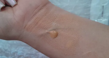 کرم ضد آفتاب رنگی پیکسل، 50 SPF، مدل GOLDEN BEIGE، مناسب پوست نرمال، خشک و حساس تنالیته رنگ تیره و حجم 50 میلی‌لیتر، محافظت کننده در برابر اشعه UVA و UVB، ضد حساسیت، +++ PA، آبرسان، با ماندگاری 2 ساعته